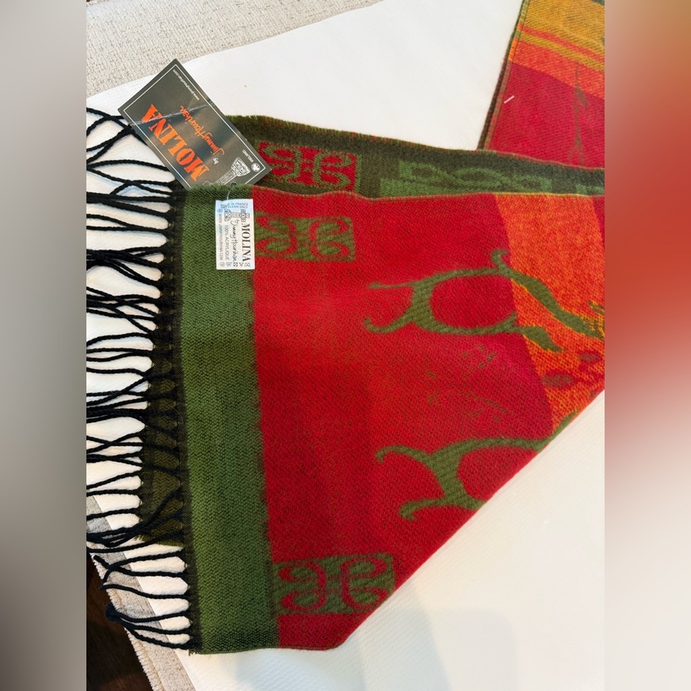BNWT Molina by Jimmy Hourihan Red and Green Acrylic Scarf Great Gift - Picture 7 of 7